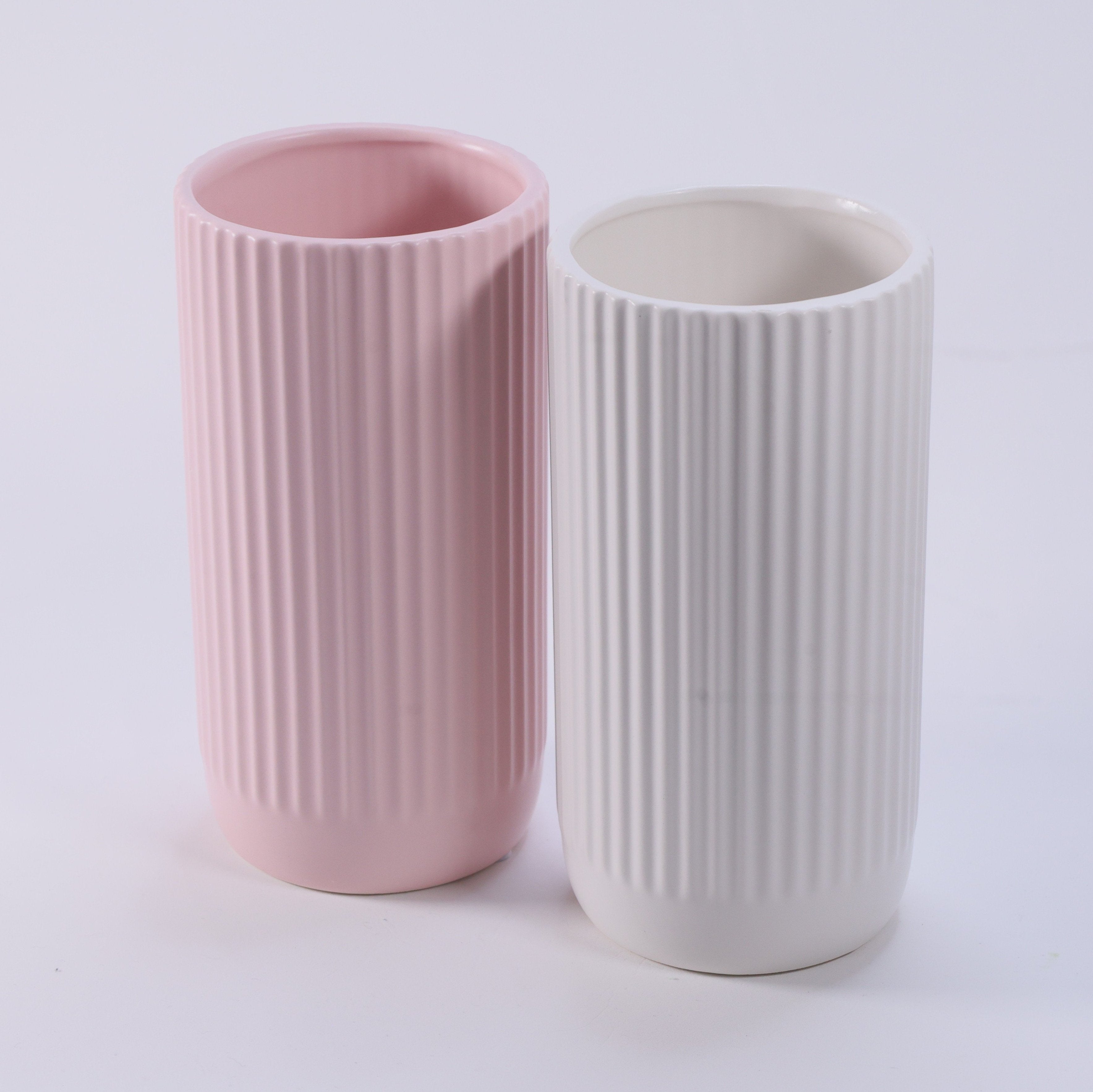 Ribbed Dol Cylinder Caramic Vase